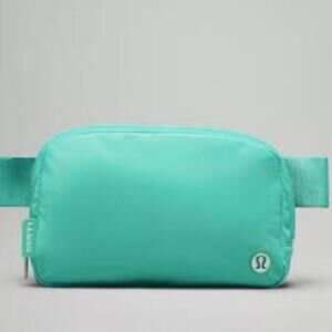 LULULEMON NEW EVERYWHERE GREEN BELT BAG